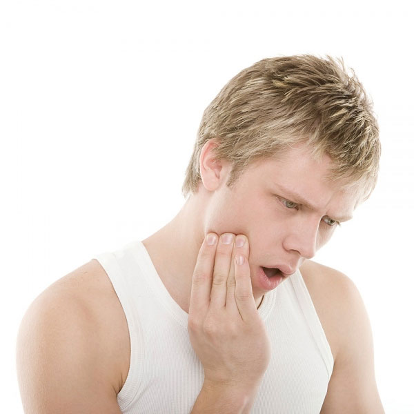 Nguyên nhân gây ê buốt răng sau tẩy trắng.